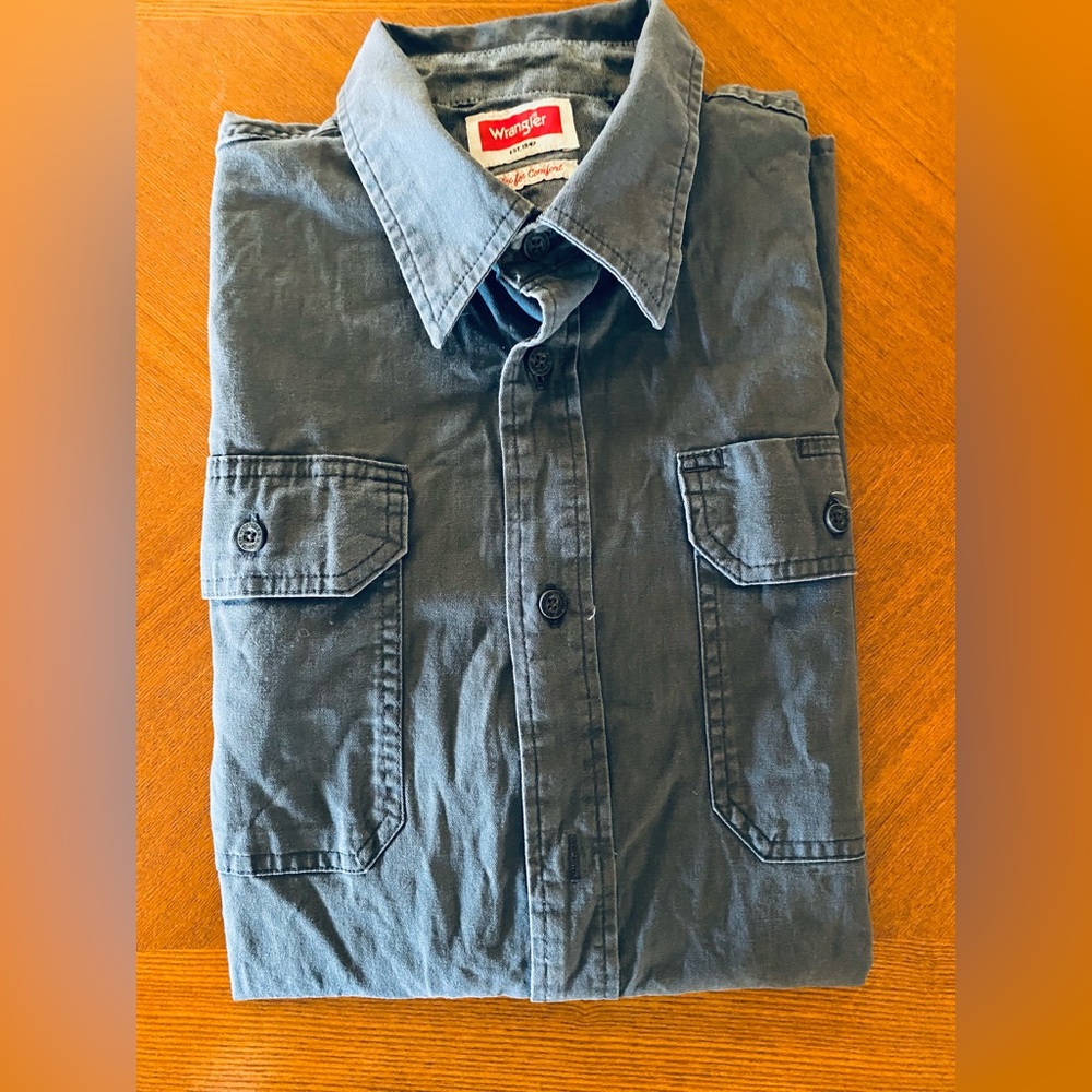 Wranglers bottom up short sleeve shirt
